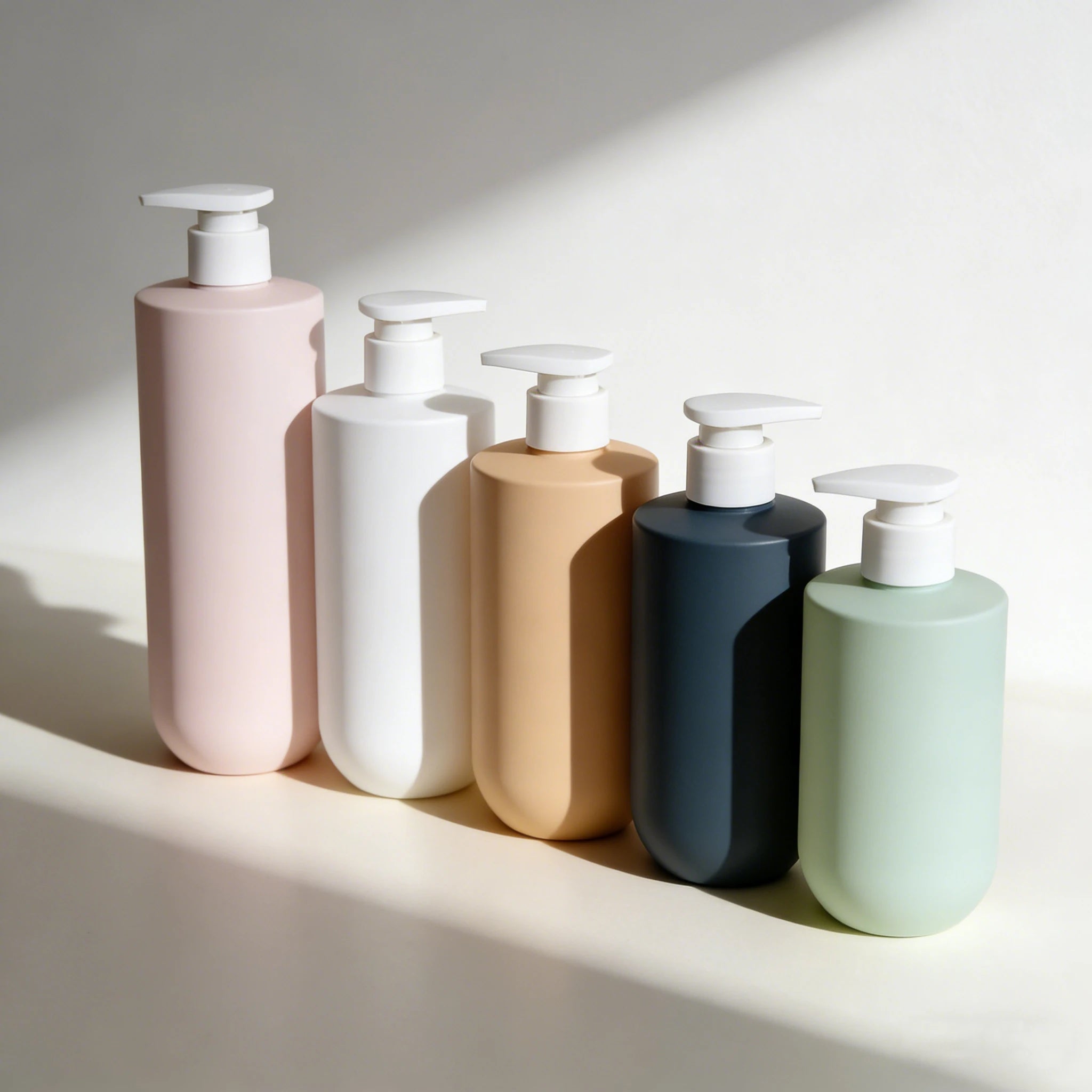 500ml Round Shape Flat Shoulder HDPE Lotion Bottle with White Pump and Silk Screen Printing for Shampoo and Body Wash Logo - 图片 6