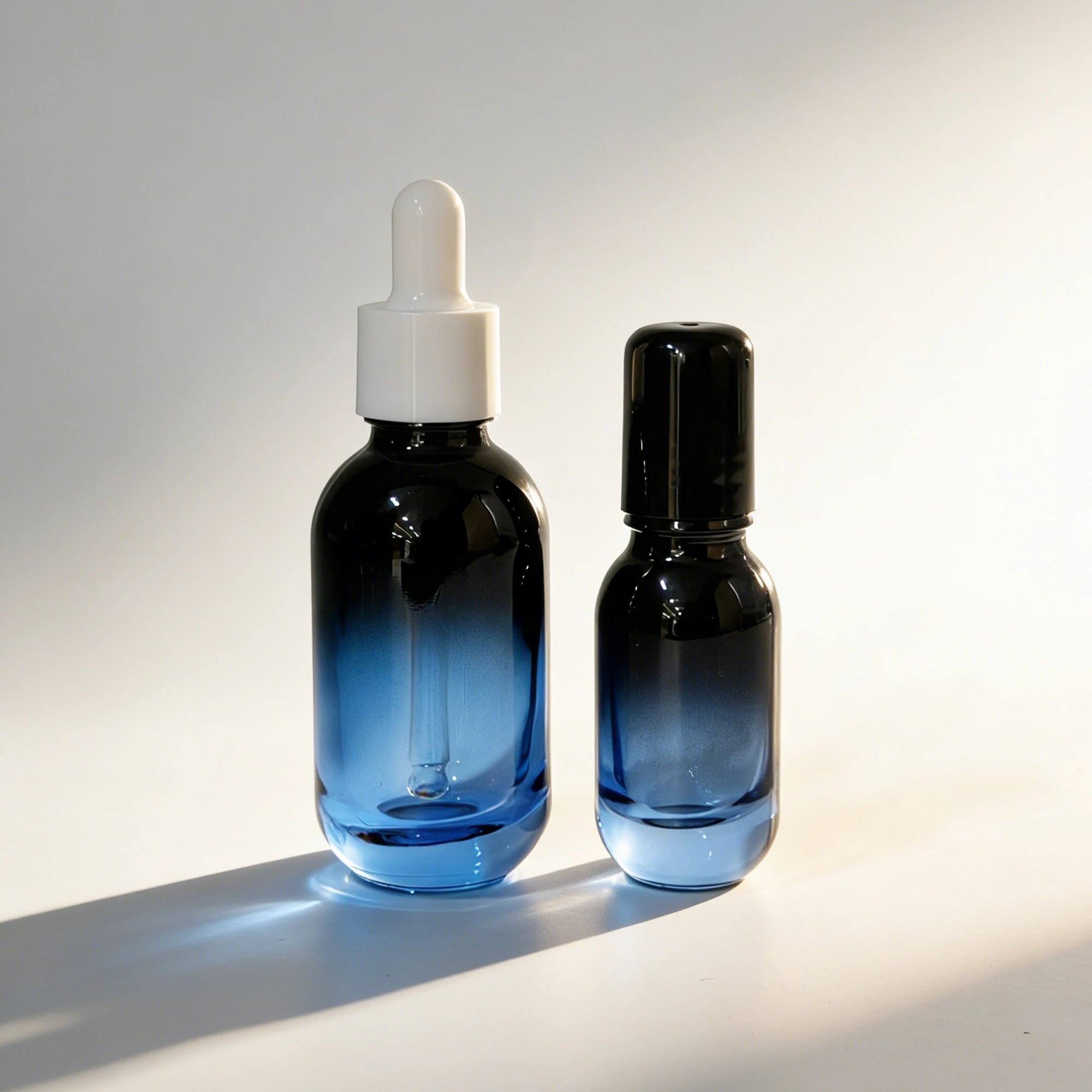 Luxury Matte Gradient Blue Glass Bottles with Dropper Eco Friendly Cosmetic Packaging for Essential Oils and Serums LZF