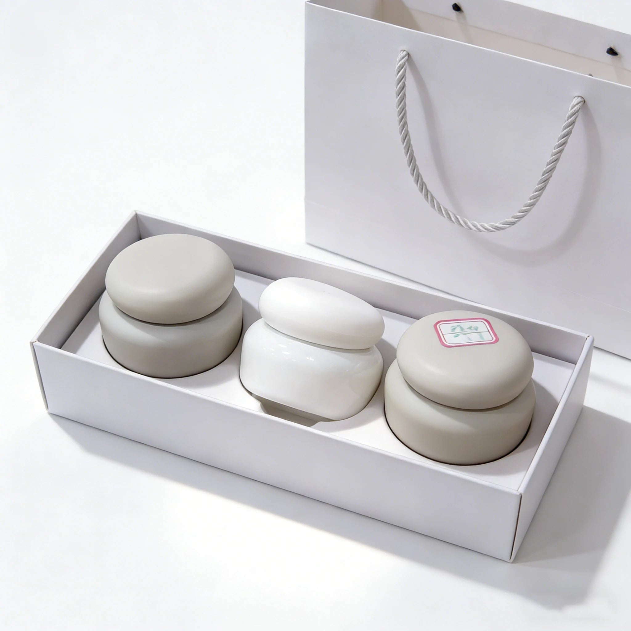 Custom Luxury New Style White Glass Body Lotion Bottle with White Stone Cap Glass Cream Jar for Cosmetic Packaging - 图片 3