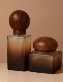 Empty Luxury Amber Round Glass Lotion Serum Pump Bottle with Matte Finish and Silk Screen Printing for Skincare Packaging