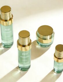 Customized Luxury Gold Green Skin Care Glass Bottle Cosmetic Set for Lotion Cream Essence