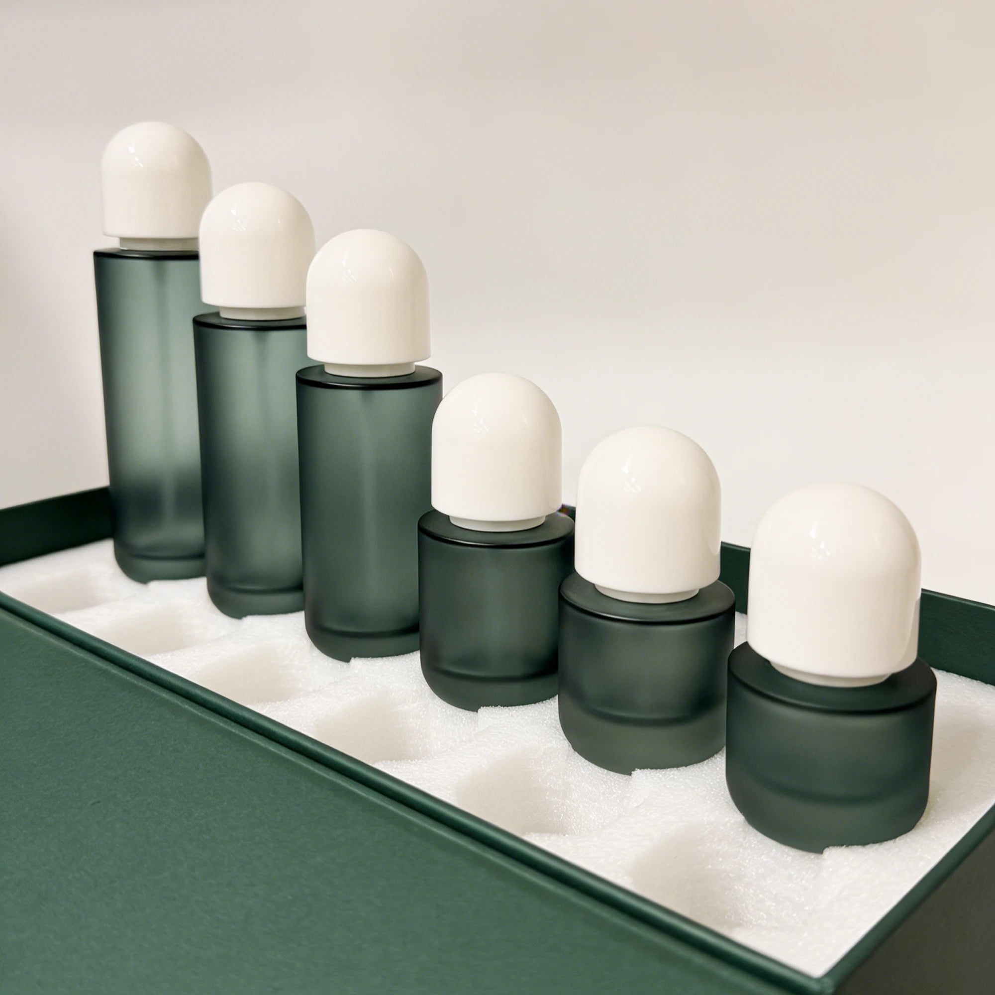 Wholesale for Gold Frosted Glass Beauty Containers Jars Skincare Lotion Pump Bottles Screen Printing for Face Cream - 图片 4