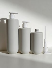 Customized Beauty Packaging 500ml HDPE Plastic Bottles Foam Pump Skin Care Serum Lotion Conditioner Shampoo Hair Care