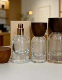 50ml Refillable Travel Perfume Atomizer with Natural Wood Lid Glass Spray Bottle for Brand Refillable Perfume Atomizer