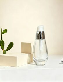 Wholesale 30ml Empty Glass Lotion Pump Bottles Luxury Cosmetic Dispenser Containers for Essential Oil Serum