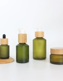 Luxury Bamboo Cosmetic Packaging Set Slanted Shoulder Glass Bottle with Bamboo Pump Dropper for Skin Care