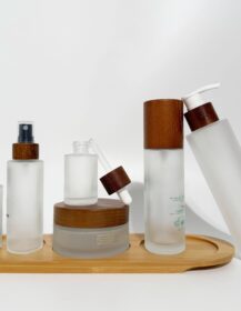 Empty Bamboo Cosmetic Container  Frosted Cosmetic Lotion Pump Fine Mist Spray Glass Bottle with Wooden Lid