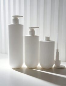 Wholesale 500ml Flat-shoulder Lotion Pump Bottle with Pump for Skincare Hand Wash Toiletries