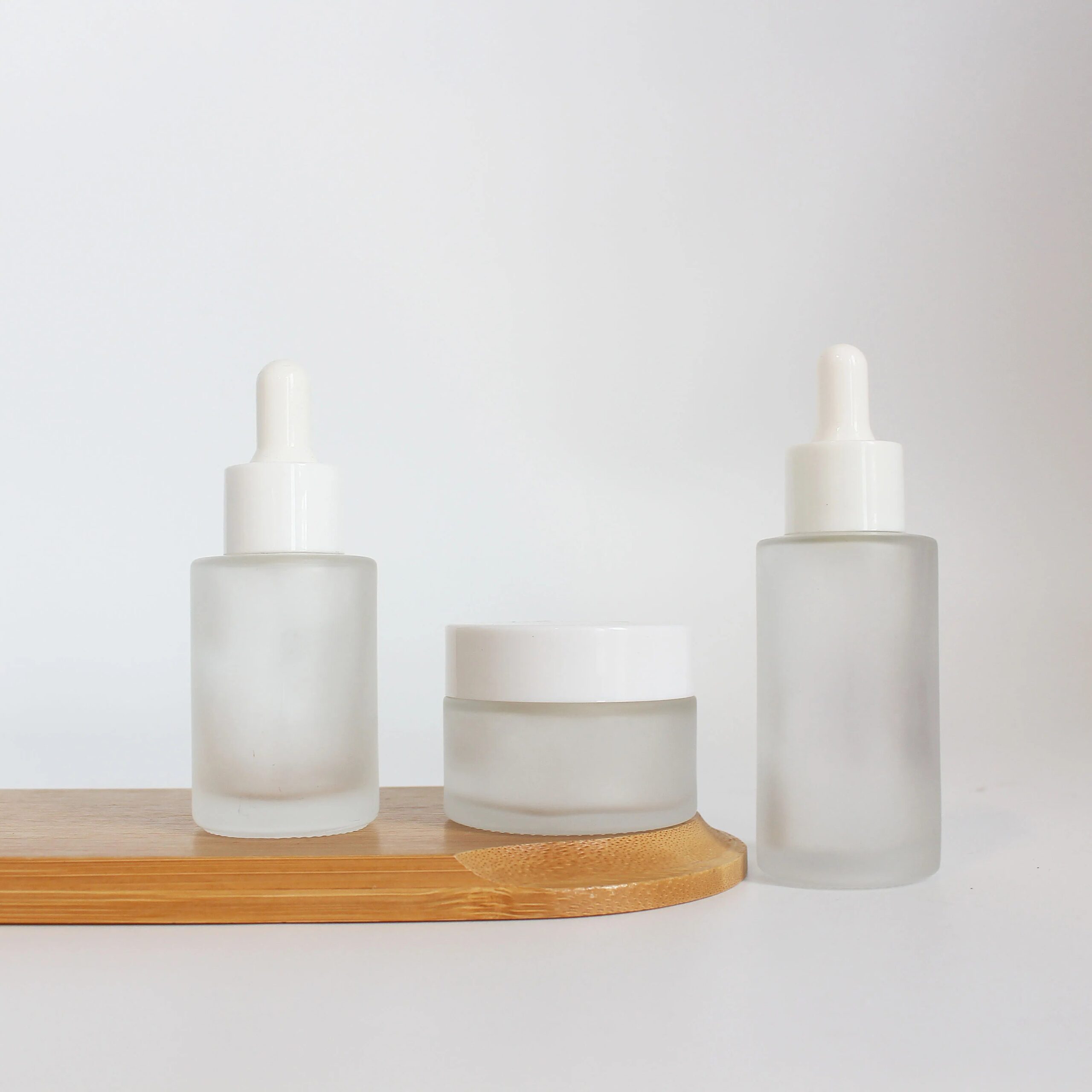 Luxury Skincare Serum Glass Bottle 30ml 50ml Cosmetic Essential Oil Flat Shoulder Glass Dropper Bottle