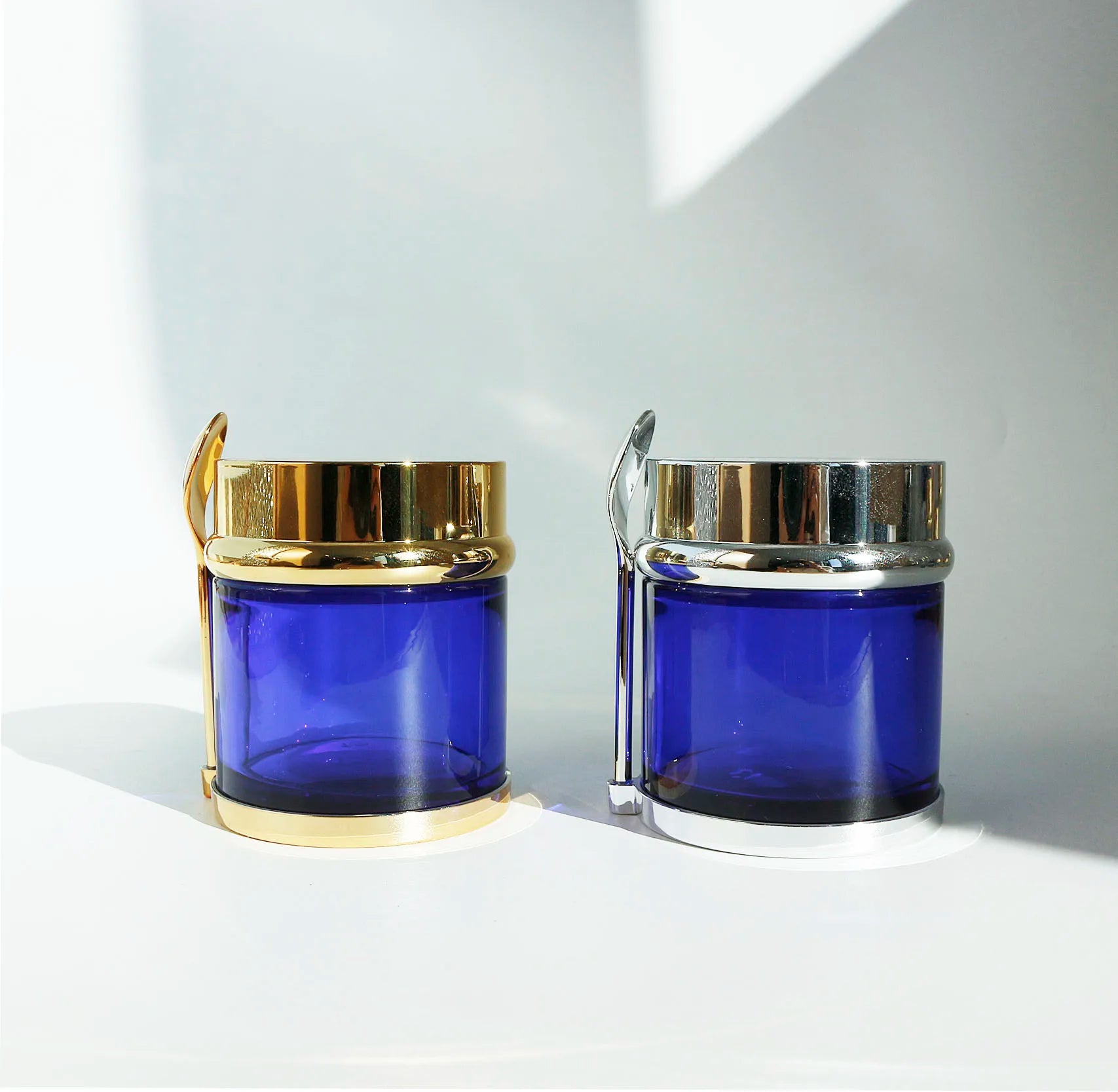 Luxury Transparent Blue Round 30g 50g 80g Glass Cosmetic Face Cream Jars With Gold Lids Spoon - 图片 2
