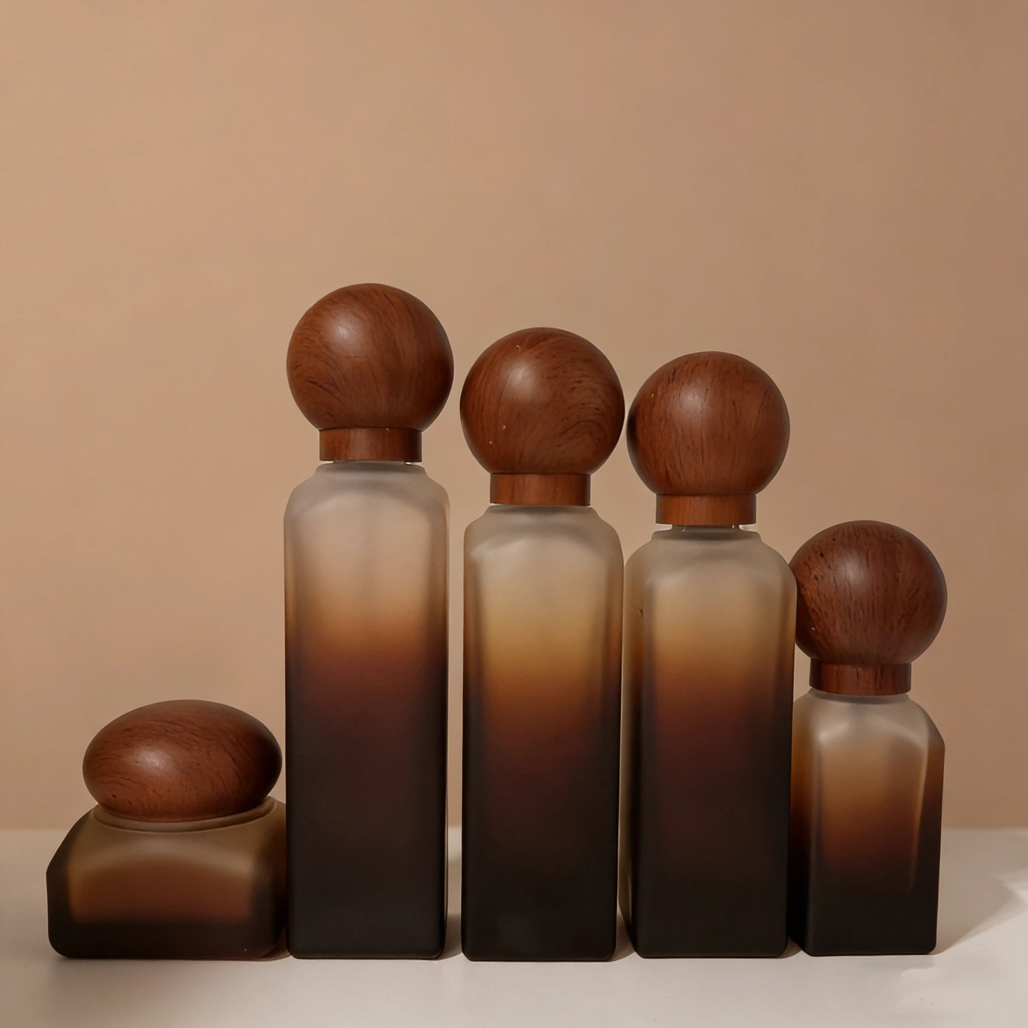 Customizable Gradient Press Pump Cosmetic Glass Bottles Leak-proof Refillable Skin Care Serum Pump Bottles Wholesale - 图片 4