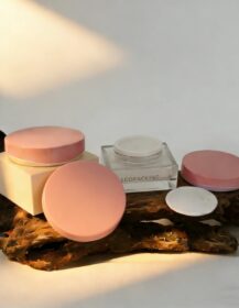 Glass Jar 100g 200g square Custom Color with Plastic Lid for Cosmetic Mud Mask Eye Cream Face Cream Makeup Remover