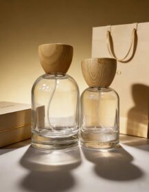OEM Custom Luxury Empty 30ml 50ml 100ml Cosmetic Perfume Oil Glass Bottle with Fine Mist Sprayer Wooden Lid