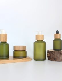 Luxury Skin Care Cosmetic Packaging Frosted Green Glass Lotion Essential Oil Serum Bottle with Bamboo Cap