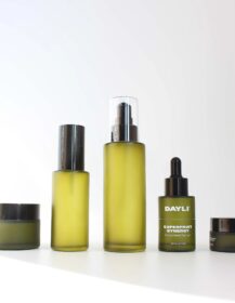 Skincare Essential Oil Frosted Green Cosmetic Lotion Pump Glass Bottles Body Mist Spray Bottle and Cream Jar Packaging