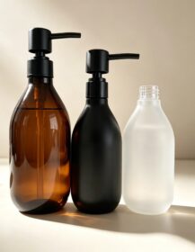 Matte Empty Plastic Shampoo and Conditioner Bottles Luxury 300ml 500ml Refillable Beauty Packaging with Pump
