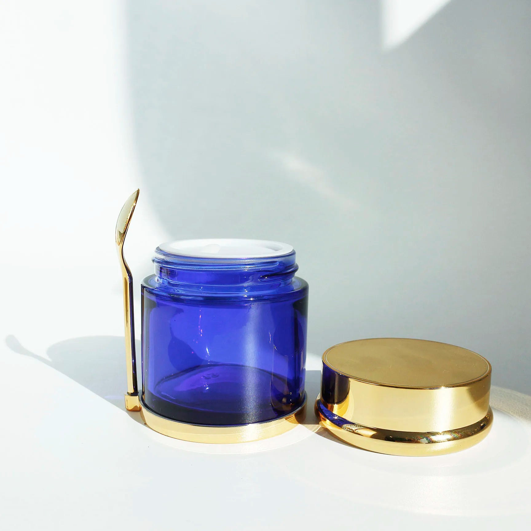 Luxury Transparent Blue Round 30g 50g 80g Glass Cosmetic Face Cream Jars With Gold Lids Spoon - 图片 6