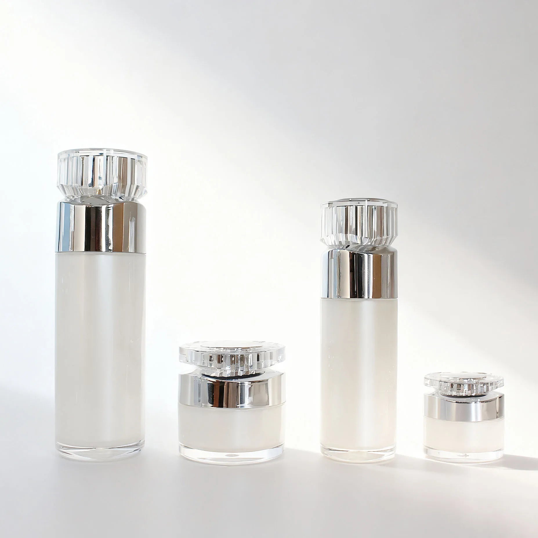 Travel Size Acrylic Pump Bottle and Cream Jar Set Portable Cosmetic Container - 图片 3