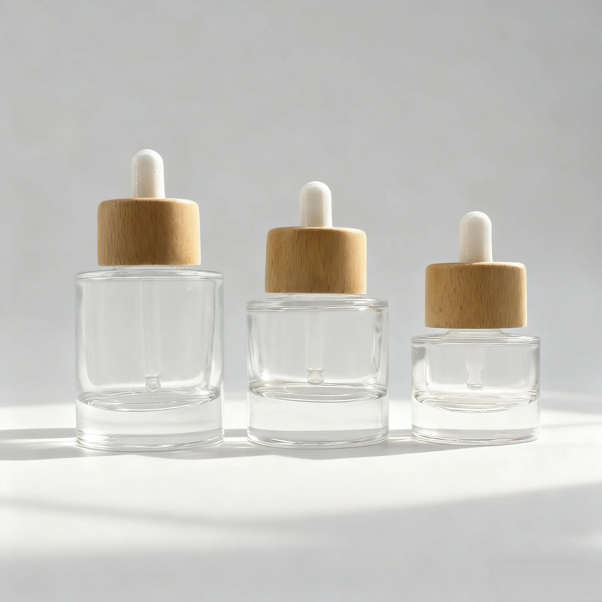 Cosmetic Thick Bottom 15ml 30ml 50ml Flat Shoulder Clear Glass Serum Dropper Bottle With Wood Lid - 图片 2