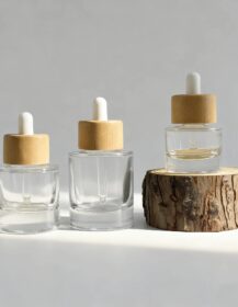 Cosmetic Thick Bottom 15ml 30ml 50ml Flat Shoulder Clear Glass Serum Dropper Bottle With Wood Lid