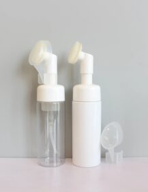 Silicone Brush Soft Brush Plastic Foaming Foam Pump Bottle for Face Wash Face Cleanser Packaging 100ml 120ml 150ml 200ml