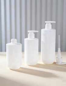 High Quality Empty White HDPE Cosmetic Skincare Shampoo Bottle with White Lotion Pump and Silk Screen Printing