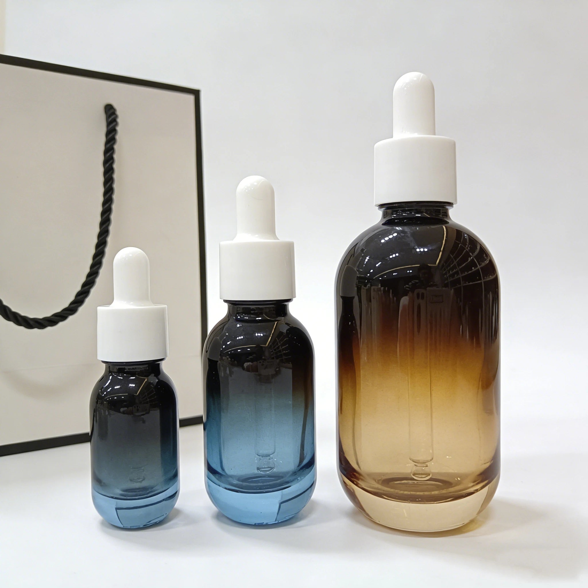 Custom Empty 10ml 30ml 50ml Thick Bottom Blue Gradient Dropper Round Glass Skin Care Serum Bottle with Cap - 图片 4