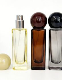 Vintage Style Amber Black Glass Perfume Bottles 30ml Square Empty Spray Bottles Spherical Lids Screen Printing for Perfume