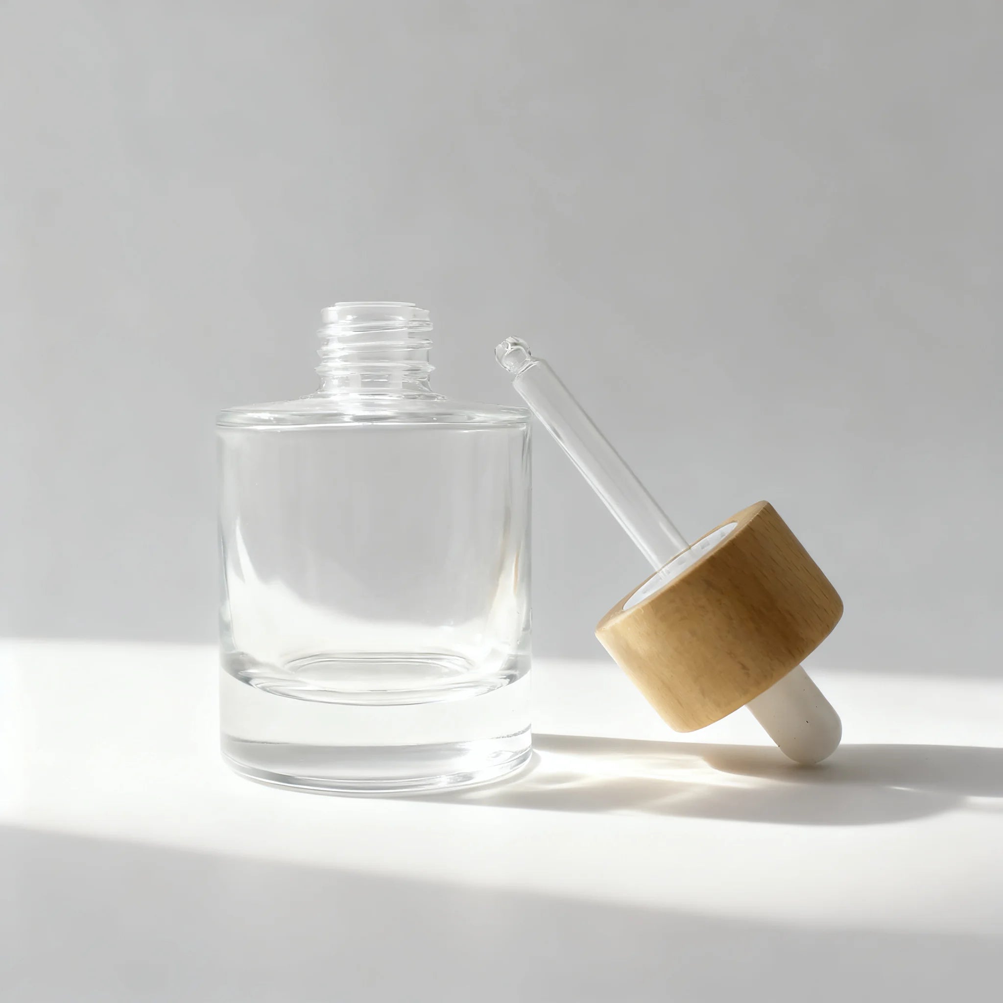 Cosmetic Thick Bottom 15ml 30ml 50ml Flat Shoulder Clear Glass Serum Dropper Bottle With Wood Lid - 图片 6