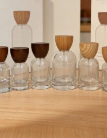 30ml/100ml Empty Perfume Atomizer Glass Bottle Dark Wood Cap Matte Finish Screen Printing Engraving Options Custom Color OEM for