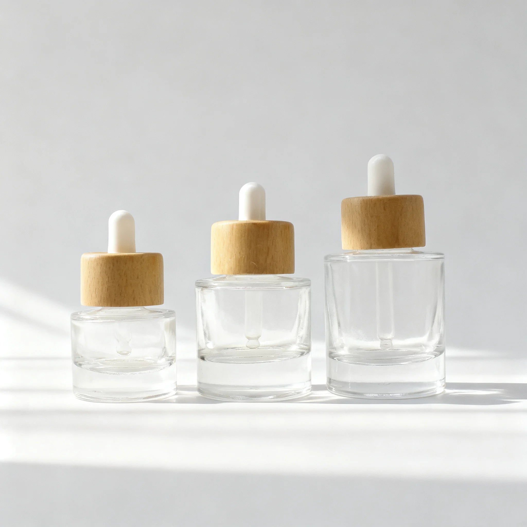 Cosmetic Thick Bottom 15ml 30ml 50ml Flat Shoulder Clear Glass Serum Dropper Bottle With Wood Lid - 图片 3