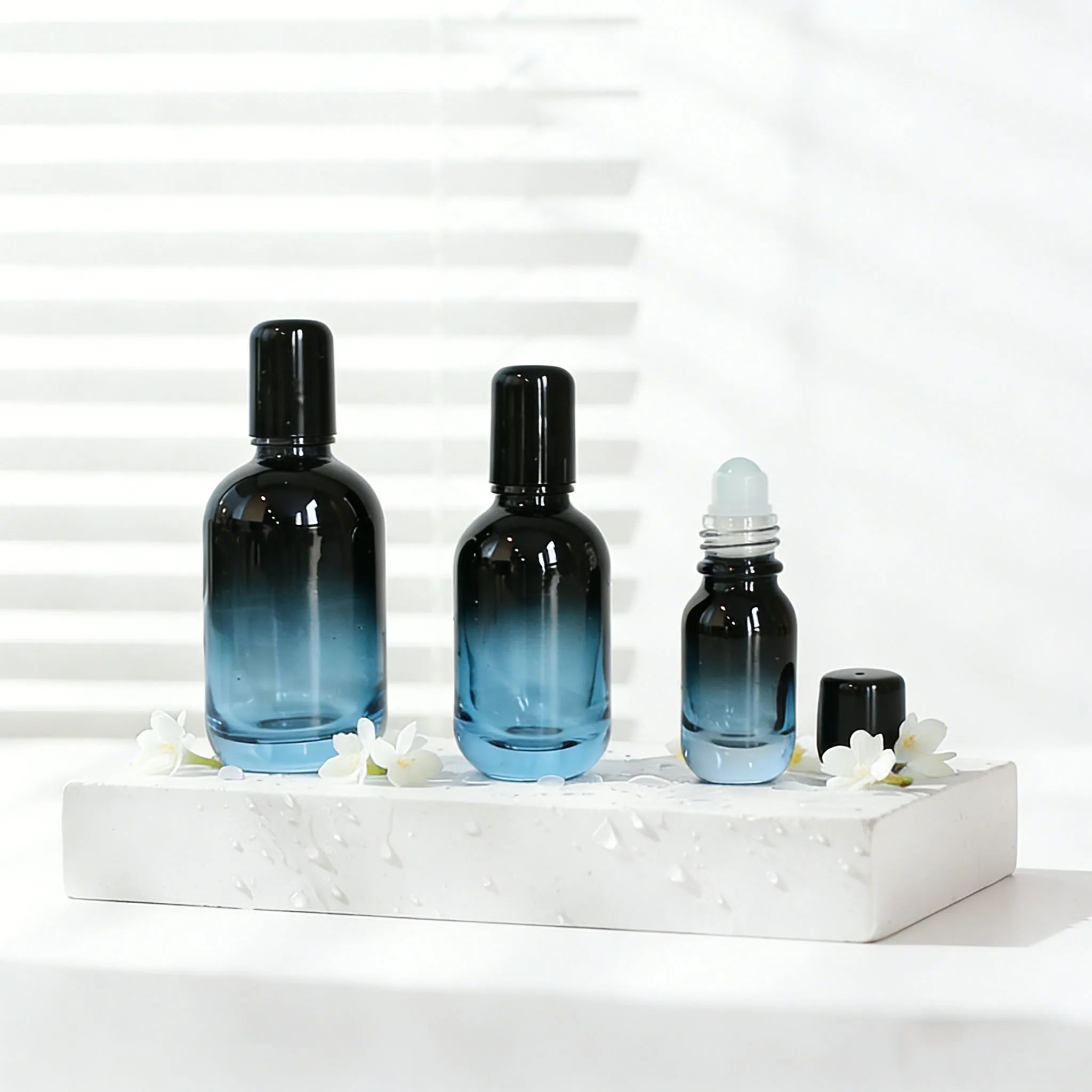 Luxury Blue Gradient Glass Roll on Bottles 10ml 30ml 50ml Leakproof Bottles for Perfume With Custom Paper Boxes - 图片 2