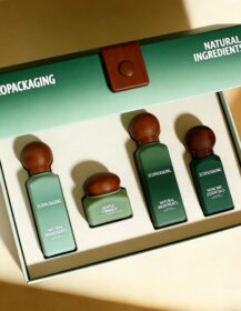 Natural Environmental protection Wooden Cap Essence Lotion Glass Bottle Set with Custom Gift  Box Packaging