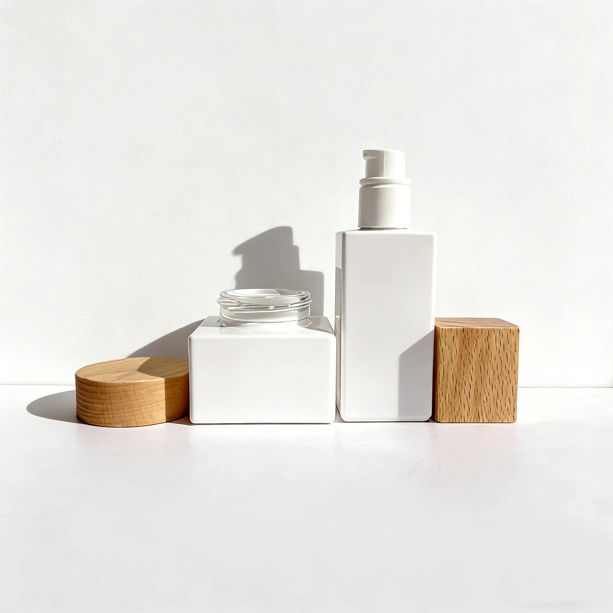 Luxury White Flat Shoulder Empty Glass Bottle Custom logo Cosmetic Cream Jar Skin Care Body Butter Jar Set with Bamboo Lid