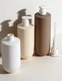 Custom Logo Square Flat HDPE Lotion Pump Bottle 500ml with Silk Screen Printing and Electroplating for Personal Care Creams