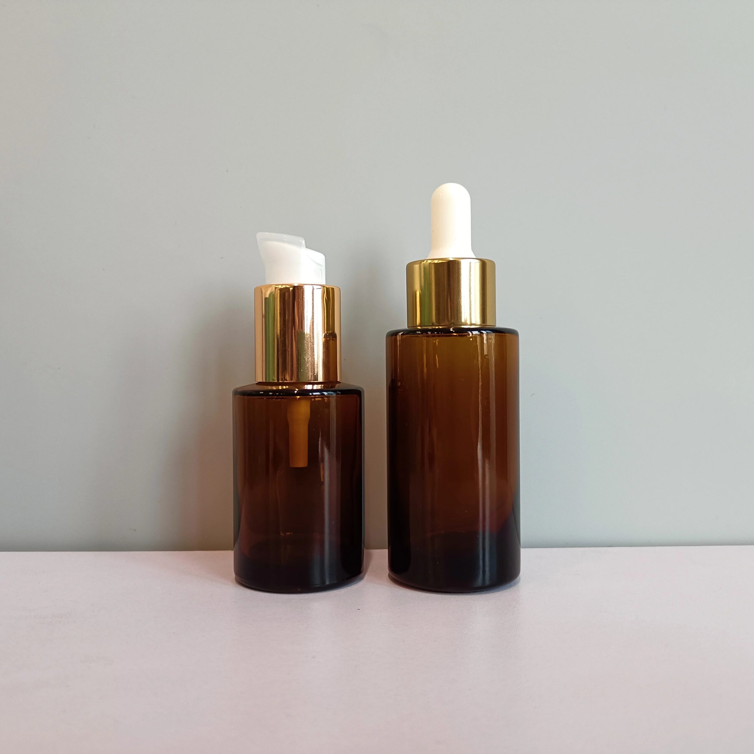 Empty Round 30ml 1oz Amber Glass Lotion Pump Bottle for Essential Oil Hair Oil with Gold Pump - 图片 2