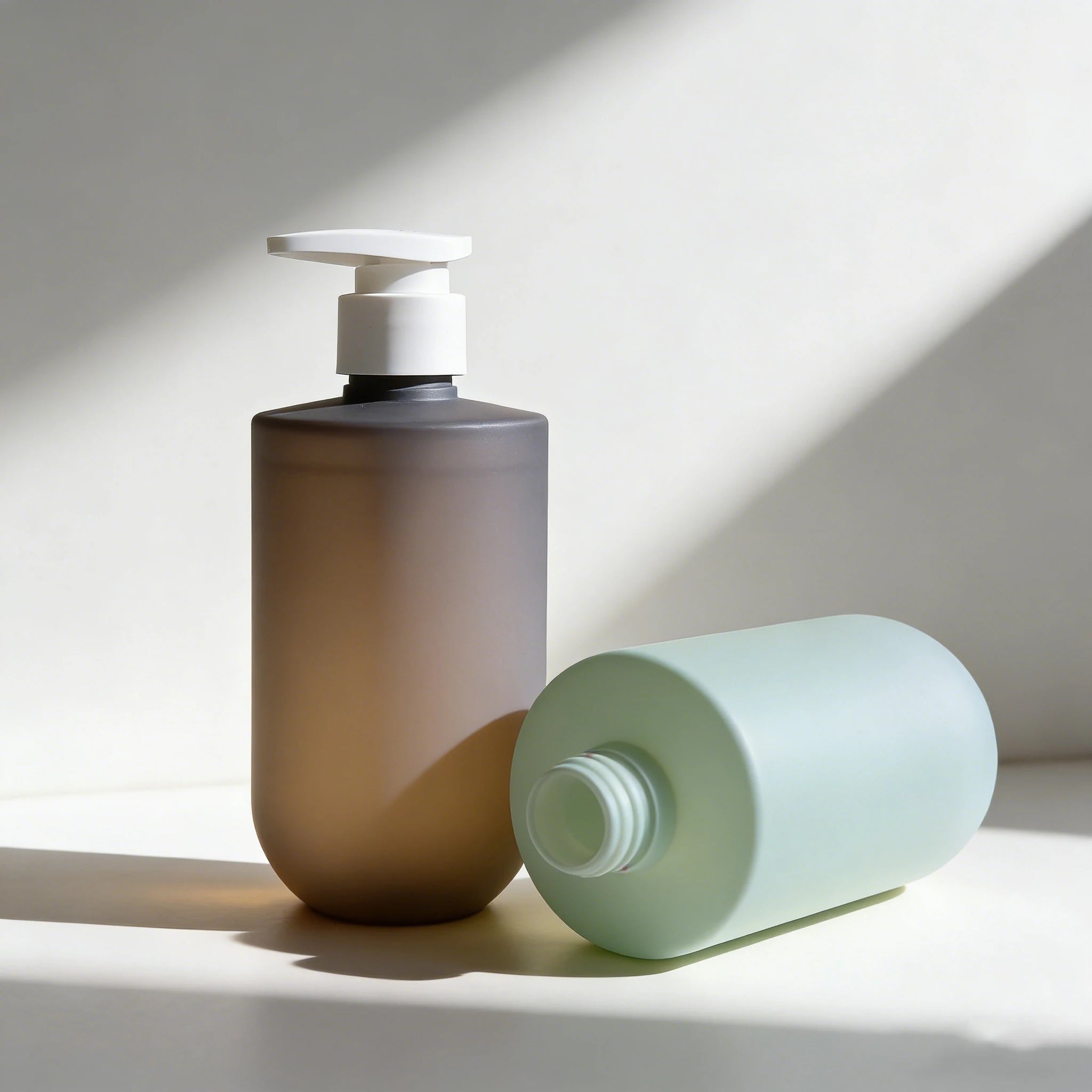 Luxury 250ml 350ml 8oz Round Shoulder clear Plastic Cosmetic Essential Oil Hair Care Bottles Set - 图片 5