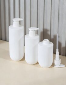 Custom 80ml 250ml 300ml 350ml 400ml 500ml White Lotion Pump Oil Bottles Shampoo Bottle Skin Care Cosmetic Packaging