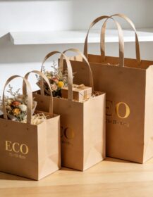 Large Capacity Eco-Friendly Biodegradable Art Card Paper Bag Screen Printing Reinforced for Supermarket Grocery Gift Wrapping