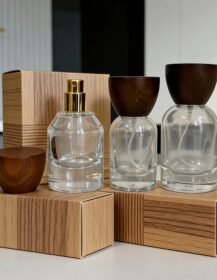 Wholesale 30ml 50ml 100ml Clear Frost/Matte Glass Perfume Bottles with Wooden Cap and Packaging Box for Brand