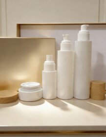 Cosmetic Refillable 100ml Glass Spray & Lotion Bottle Fine Mist Pump & Screw Cap for Creams & Serums