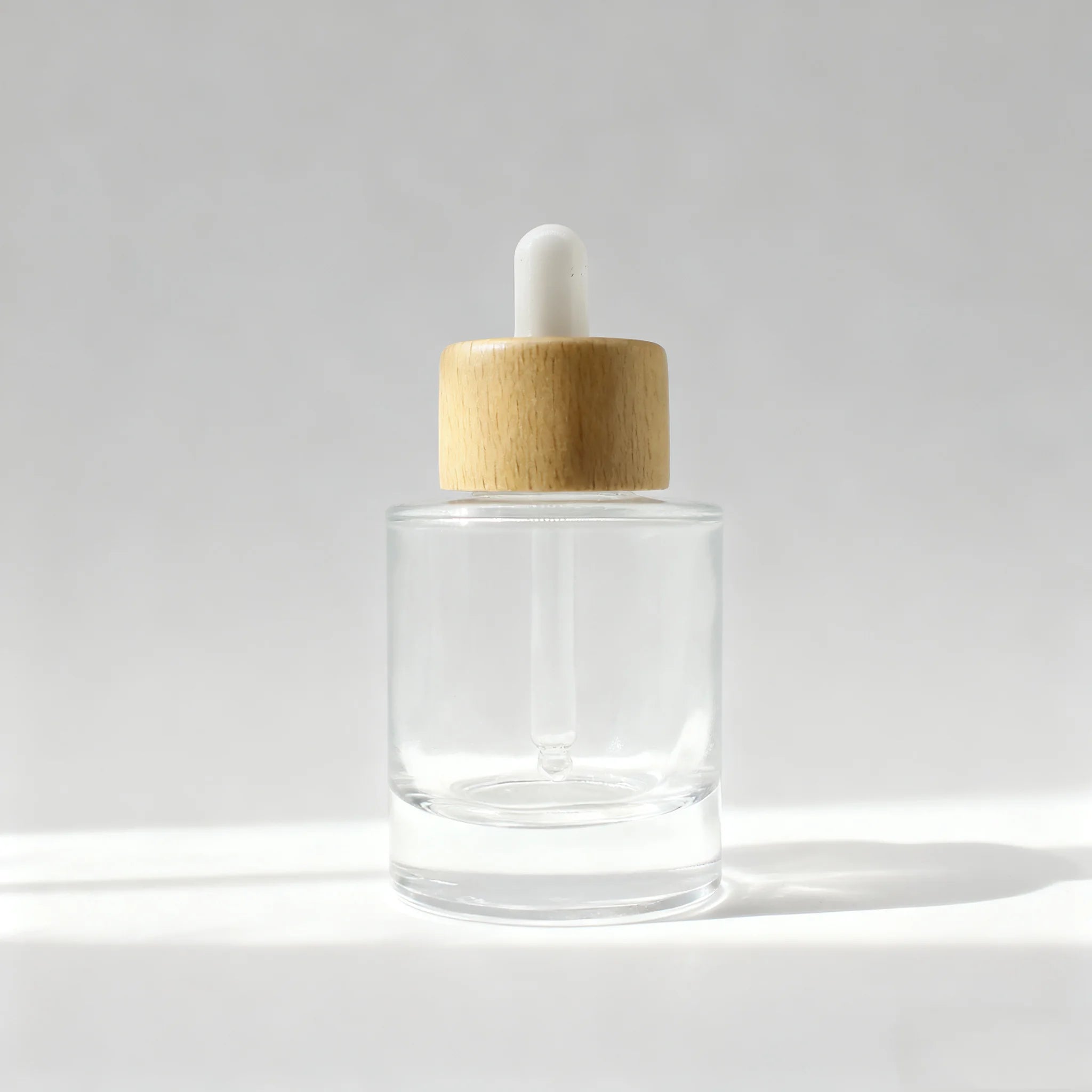 Cosmetic Thick Bottom 15ml 30ml 50ml Flat Shoulder Clear Glass Serum Dropper Bottle With Wood Lid - 图片 5