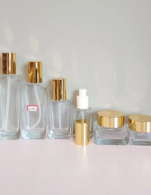 Luxury Empty Cosmetic Packaging Glass Bottle Set Lotion Serum Pump Glass Bottles Face Cream Glass Jars with Lids Cosmetics