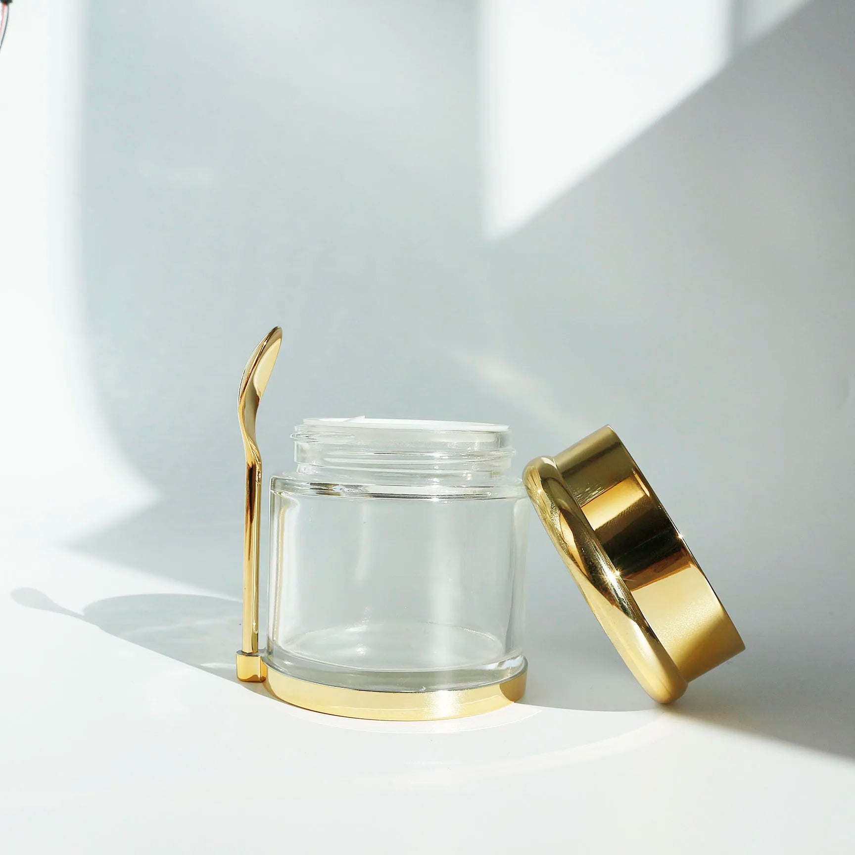 Luxury Transparent Blue Round 30g 50g 80g Glass Cosmetic Face Cream Jars With Gold Lids Spoon - 图片 4
